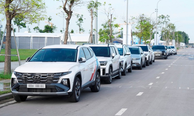 Hyundai đem đến sự kiện Hyundai Care Day nhiều xe cho khách hàng lái thử, trong đó có Hyundai Ioniq 5, Palisade, Santa Fe và các mẫu xe khác