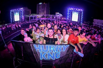 cham toi vo cuc tai v fest 2025 dau an hoan vu group tren san khau 360 dau tien tai viet nam