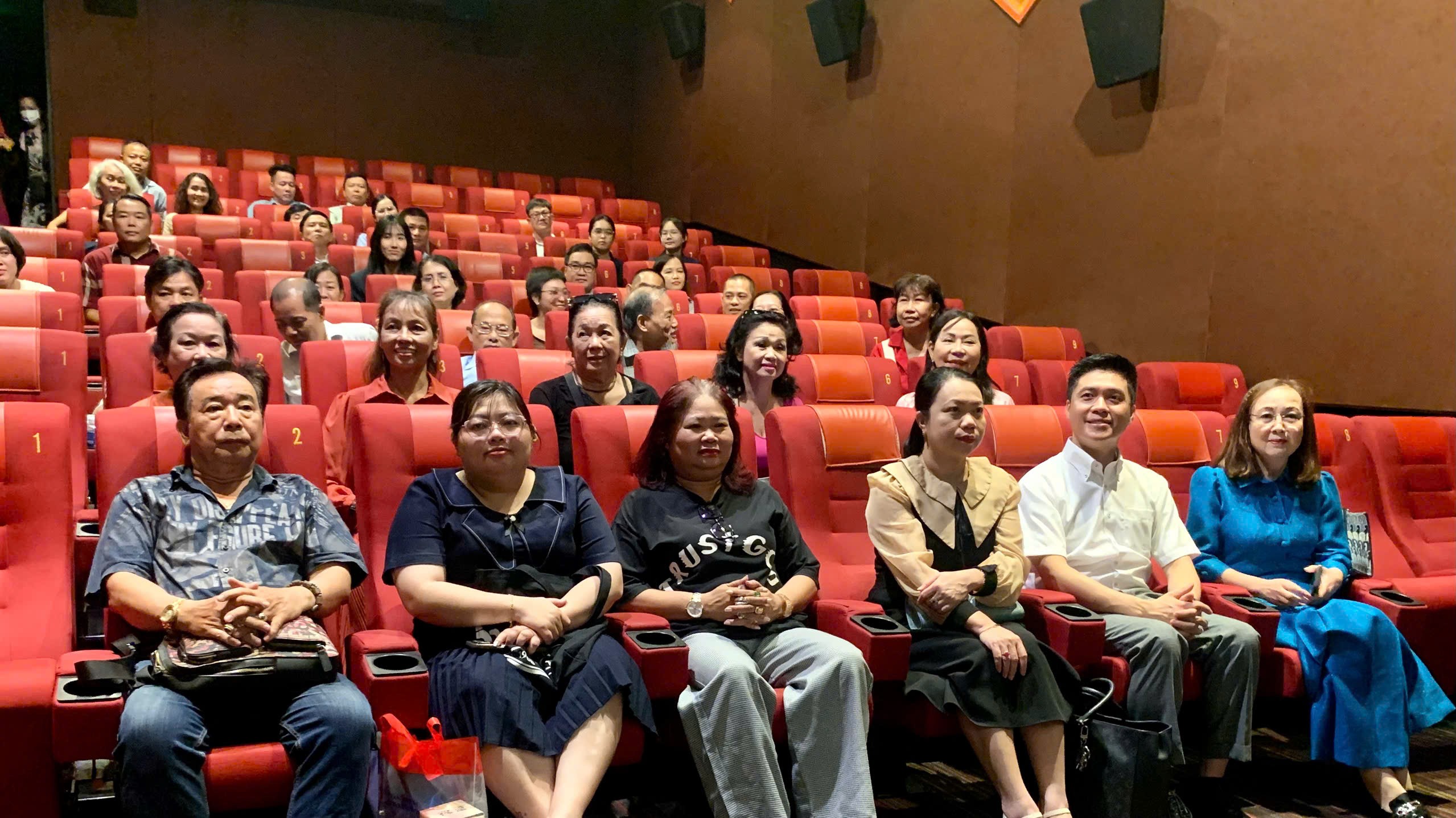 Tổ chức chiếu phim “Địa đạo: Mặt trời trong bóng tối” cho kiều bào TP.HCM