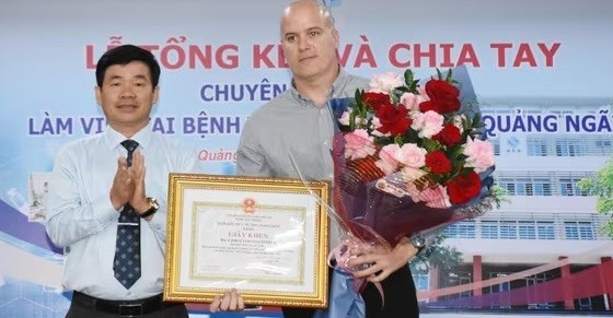 Quảng Ngãi ghi nhận đóng góp của chuyên gia y tế Cuba trong chăm sóc sức khỏe bà mẹ, trẻ em