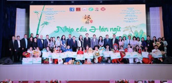 nhip cau han ngu san choi ngon ngu gop phan vun dap quan he viet trung