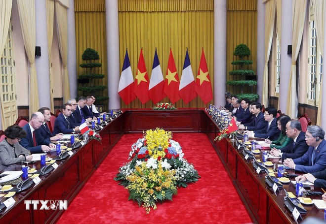Chủ tịch nước Lương Cường và Tổng thống Pháp Emmanuel Macron hội đàm. (Ảnh: TTXVN)