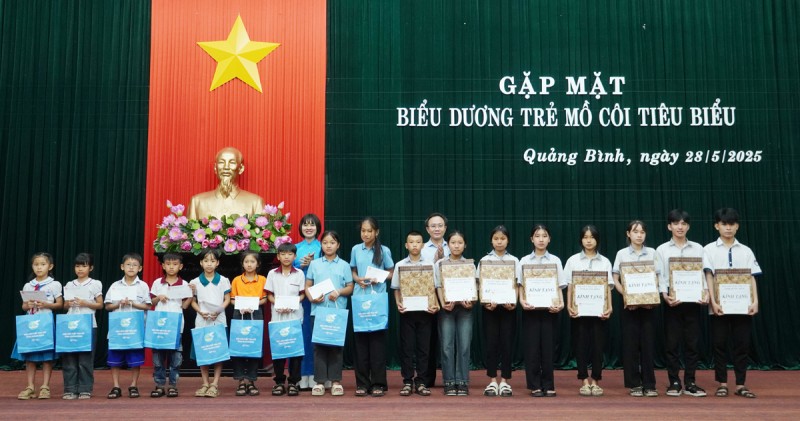 Quảng Bình: 2.340 trẻ em mồ côi được đỡ đầu và chăm sóc