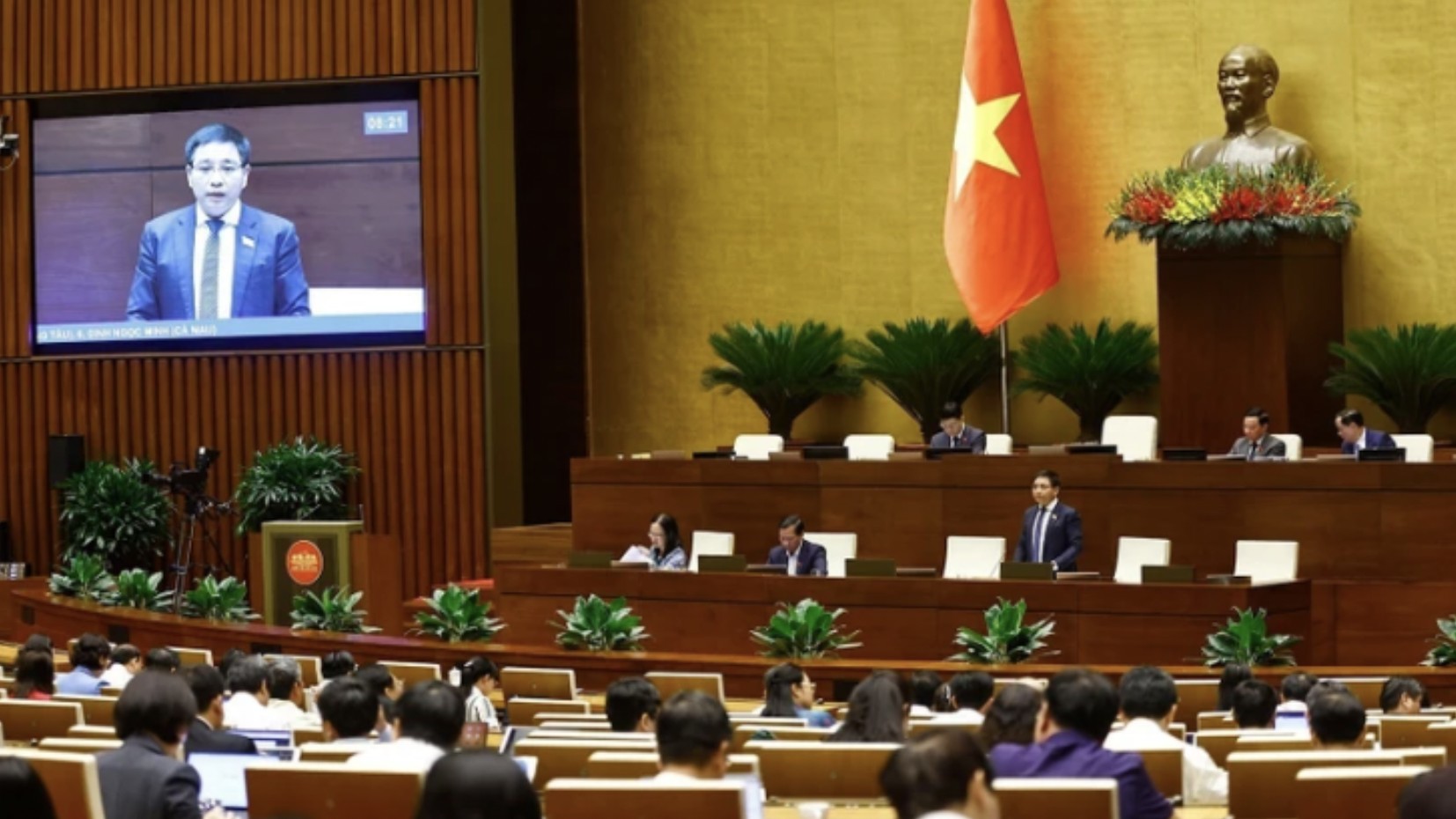 Quốc hội thảo luận giảm thuế VAT, đề xuất kéo dài đến hết năm 2026