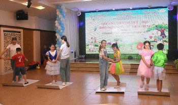 Hơn 200 thiếu nhi Việt - Nga tham gia "Khăn hồng hữu nghị"