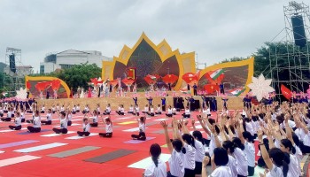 Lạng Sơn: 500 người Việt Nam và Ấn Độ đồng diễn yoga