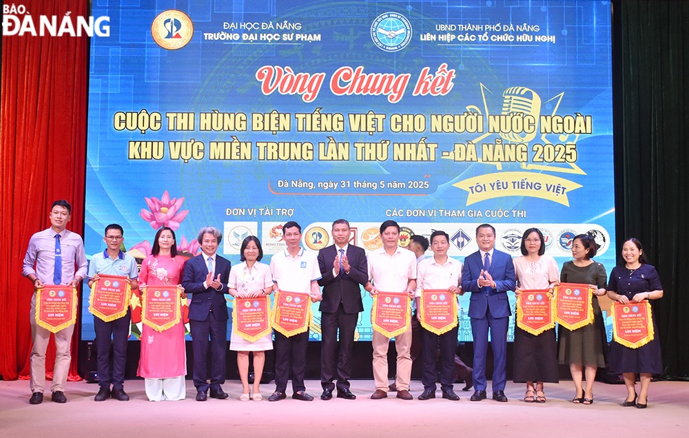 160 sinh viên quốc tế thi hùng biện tiếng Việt