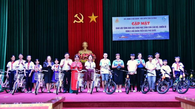 Cà Mau: ấm áp nghĩa tình hậu phương với biển đảo