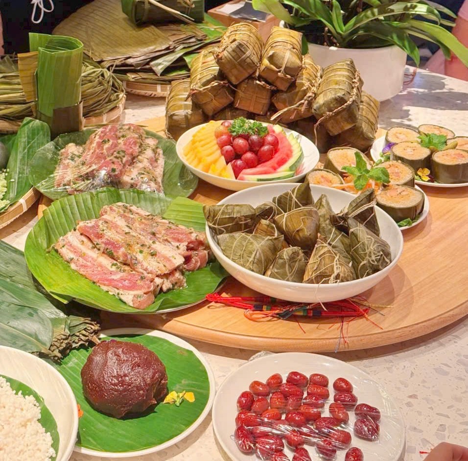 Một số nguyên liệu để gói bánh chưng và bánh ú.
