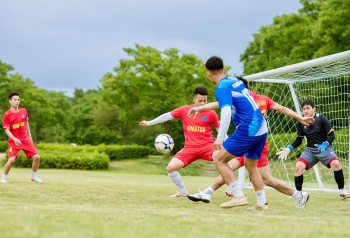 giai bong da nguoi viet tai nhat huong ve mien trung