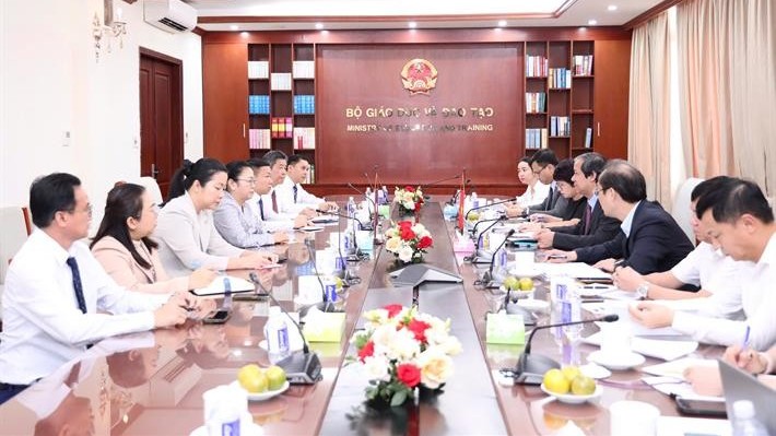 Chuẩn bị điều kiện để đưa tiếng Lào vào giảng dạy tại trường phổ thông Việt Nam