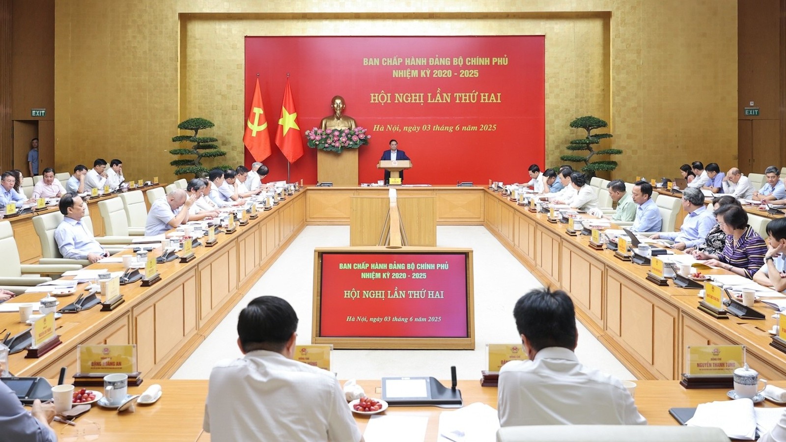 Xác định mục tiêu tăng trưởng 2 con số, hướng tới phát triển nhanh, xanh và bền vững