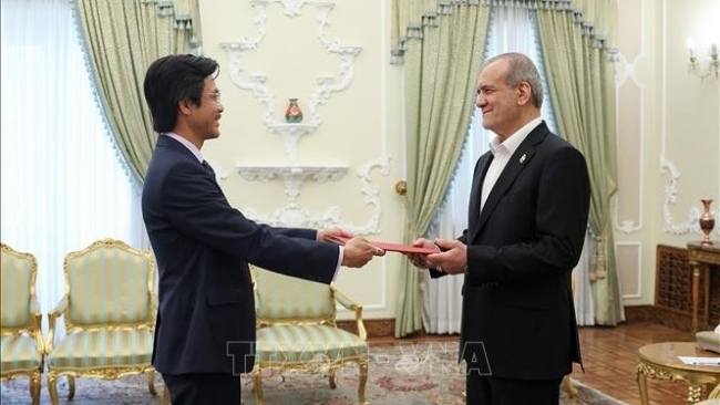 Đại sứ Việt Nam trình Thư ủy nhiệm lên Tổng thống Iran, cam kết thúc đẩy quan hệ song phương