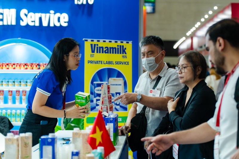 Gian trưng bày Vinamilk hiện diện ấn tượng tại  ThaiFex 2025 và thu hút sự quan tâm của nhiều khách tham quan