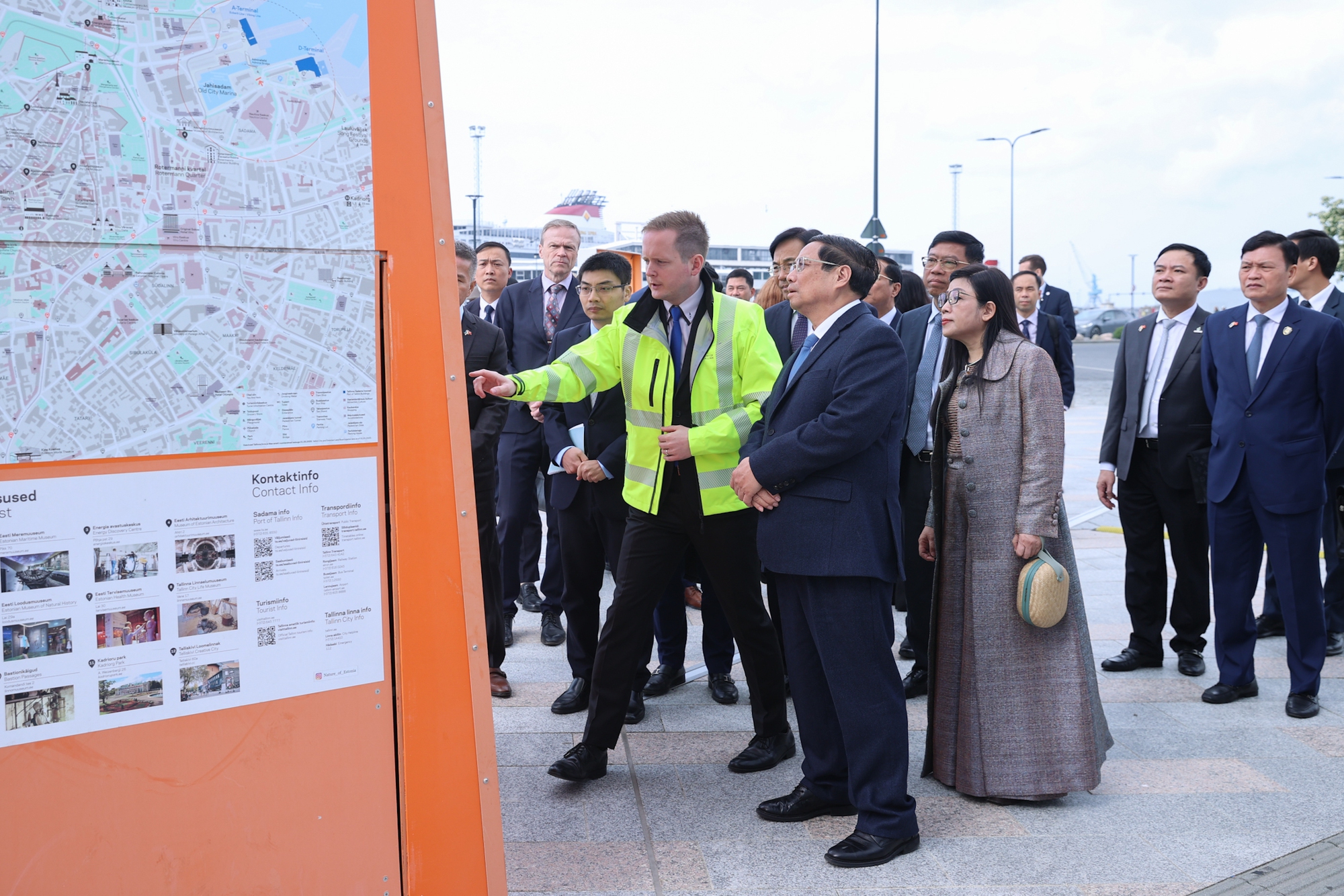 Thủ tướng thăm cảng biển hàng đầu vùng Baltic và tìm hiểu kinh nghiệm phát huy giá trị di sản ở Estonia