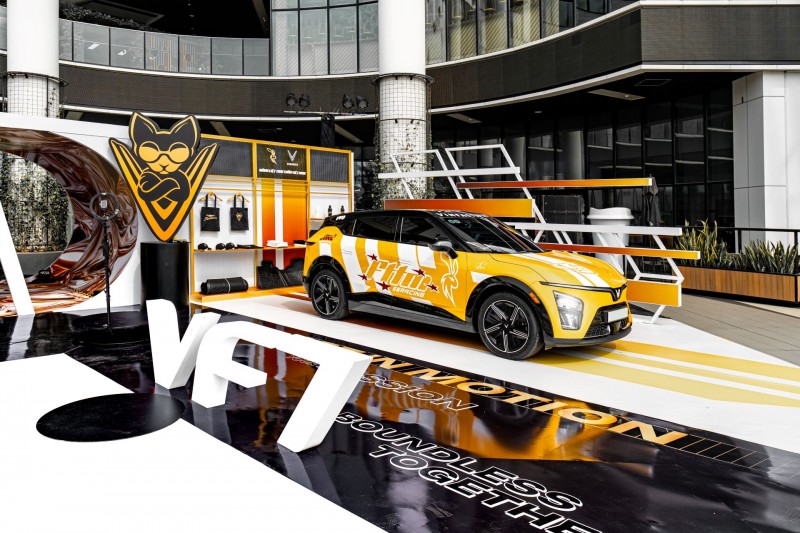 VinFast VF 7 khuấy động Hà Nội với bản độ giới hạn tại sự kiện “Art in Motion”