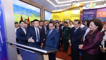 mb don thu tuong tham quan khong gian cong nghe tai su kien chuyen doi so 2025