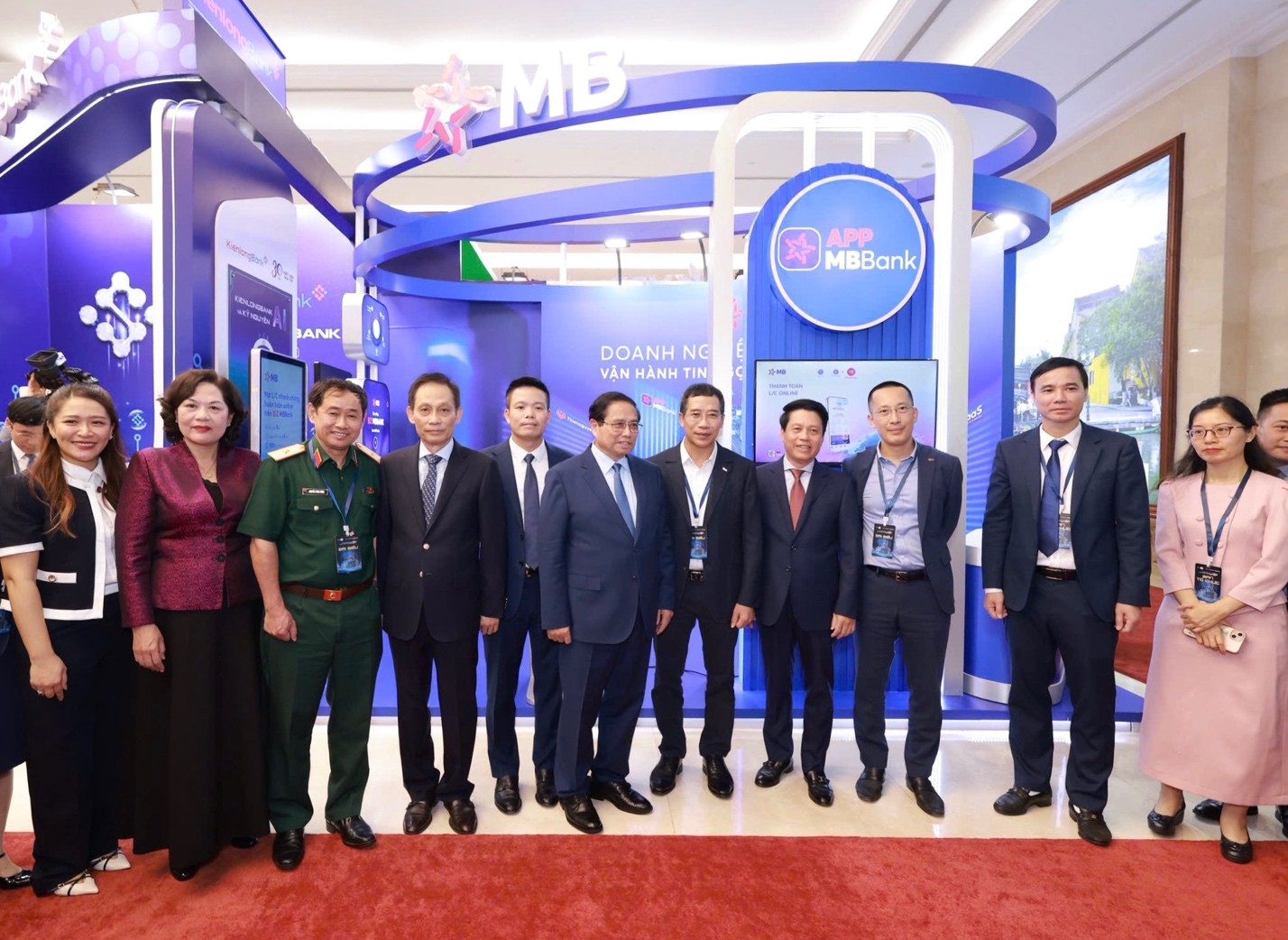 MB đón Thủ tướng tham quan không gian công nghệ trong Sự kiện Chuyển đổi số 2025