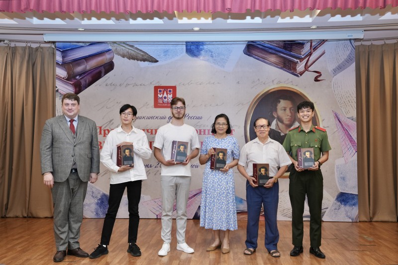 Kỷ niệm 226 năm ngày sinh đại thi hào Nga A.S. Pushkin tại Hà Nội