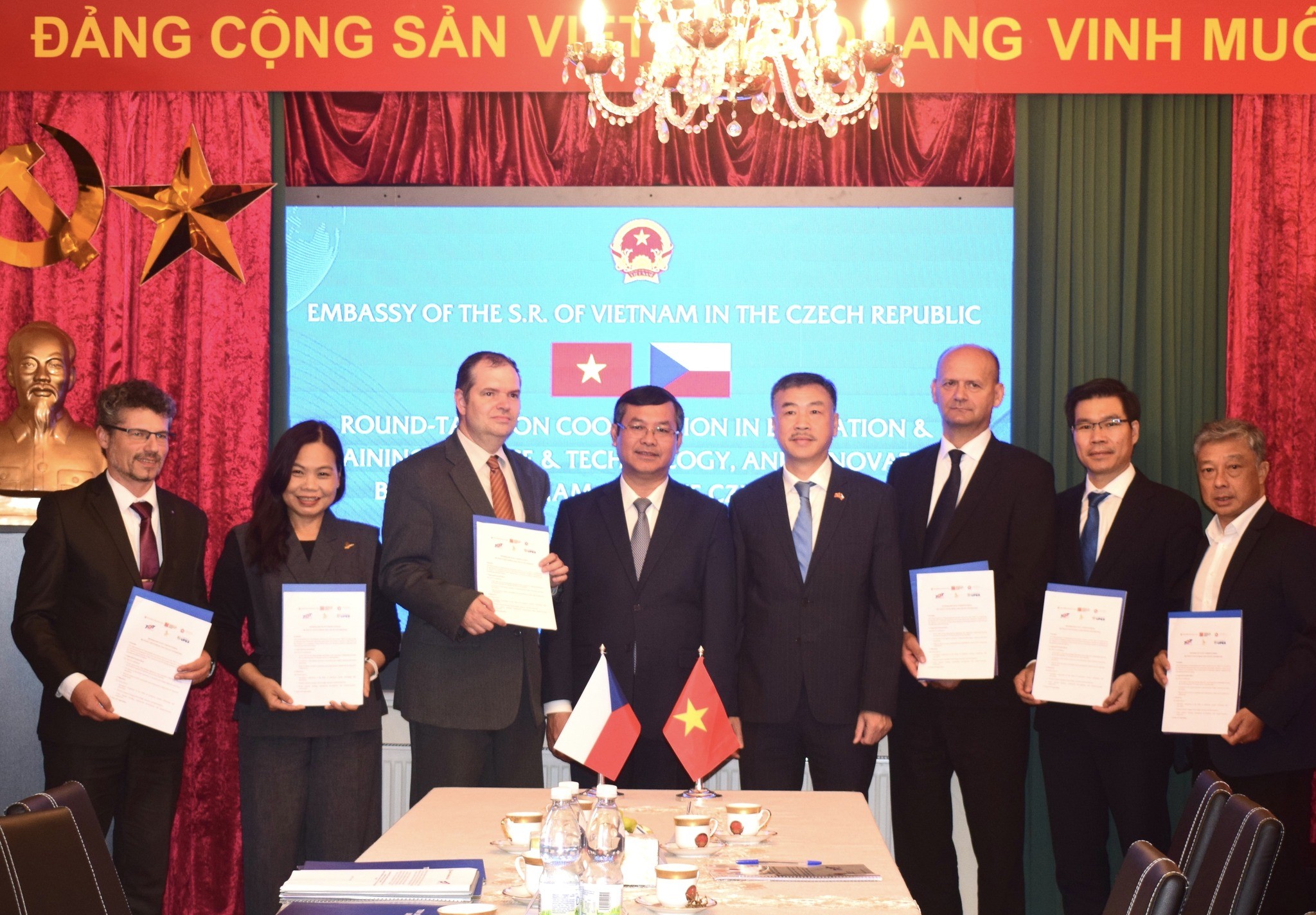 Trí thức Việt tại Séc làm cầu nối hợp tác giáo dục, khoa học và chuyển đổi số Việt Nam - Séc
