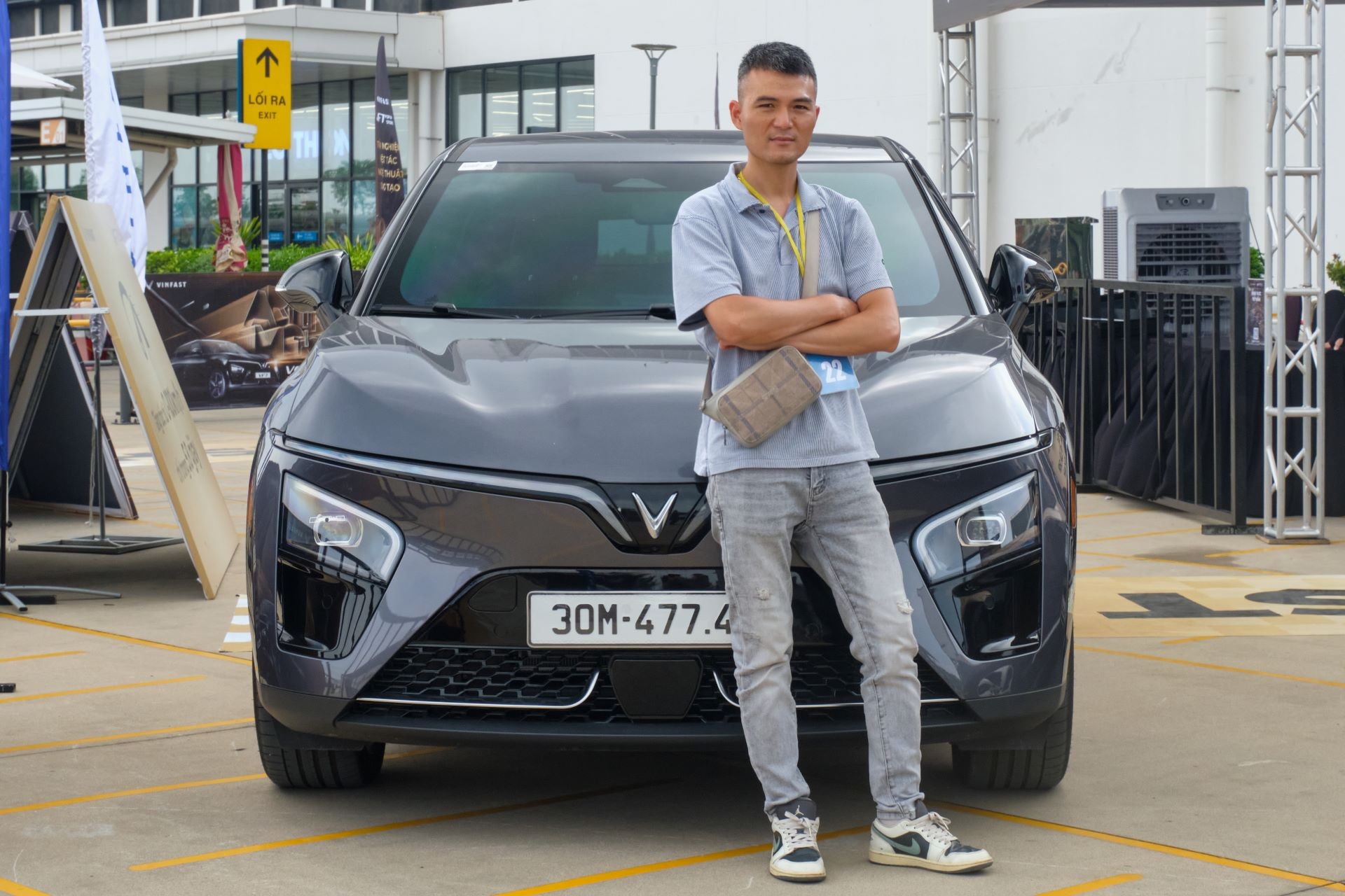 Anh Nguyễn Thọ Khôi (Hà Nội) đang sử dụng xe xăng nhưng muốn chuyển sang xe điện.