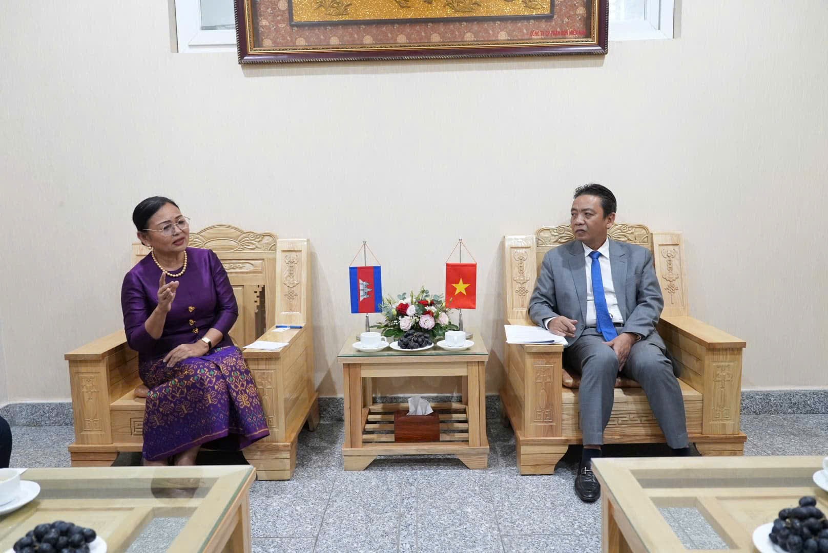 Thứ trưởng Bộ Văn hóa, Thể thao và Du lịch Việt Nam Hoàng Đạo Cương và Quốc Vụ khanh Bộ Văn hóa và Nghệ thuật Campuchia Lundi Sannnara. (Ảnh: icd.gov.vn)