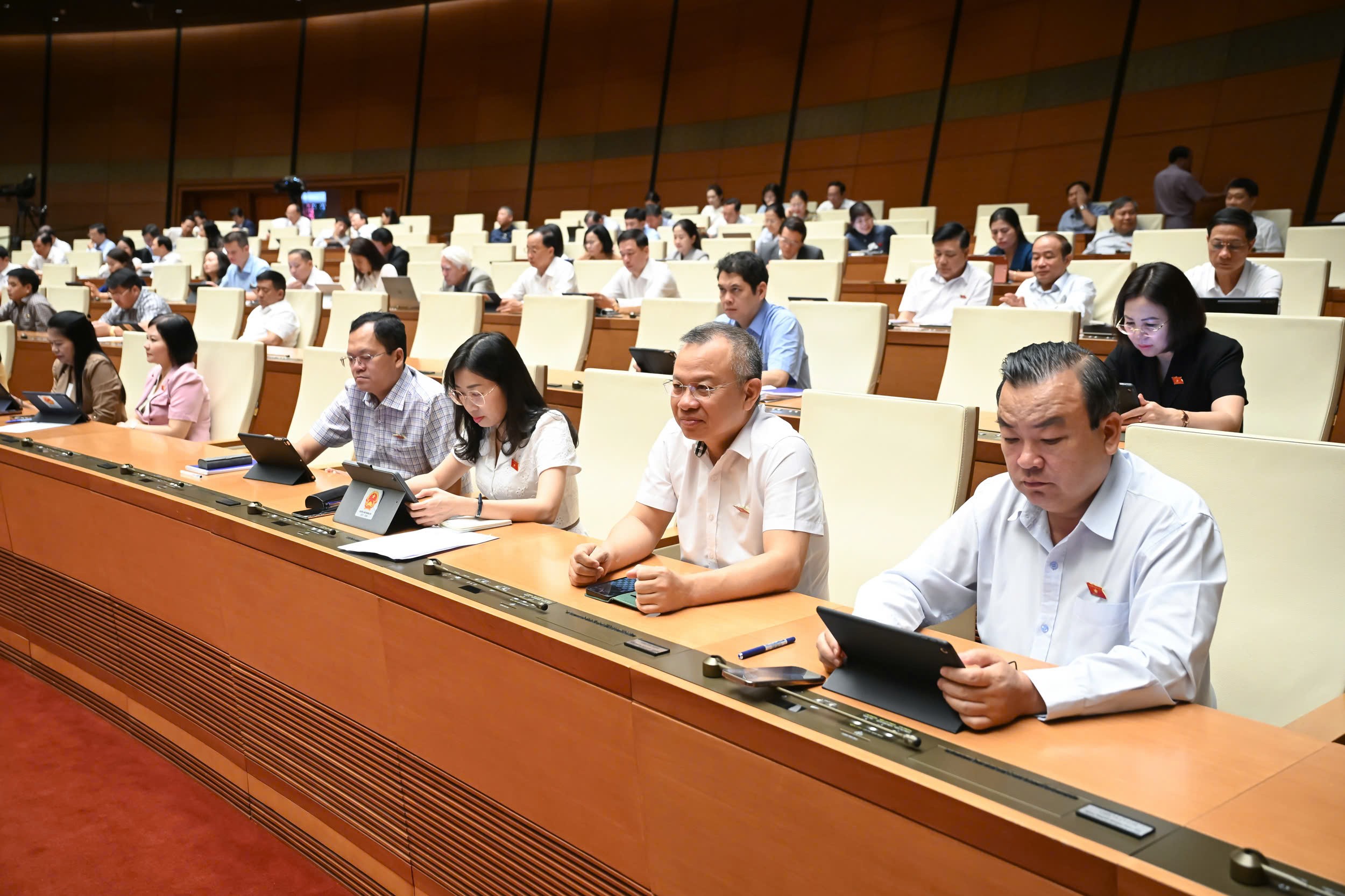 Trình Quốc hội thành lập Trung tâm tài chính quốc tế tại Việt Nam