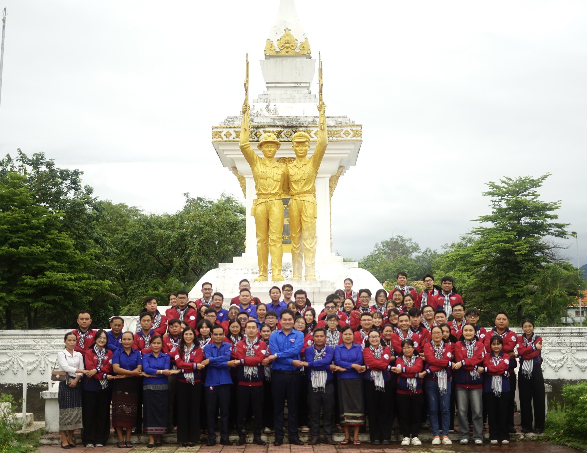 Mùa hè tình nguyện vun đắp tương lai Việt - Lào