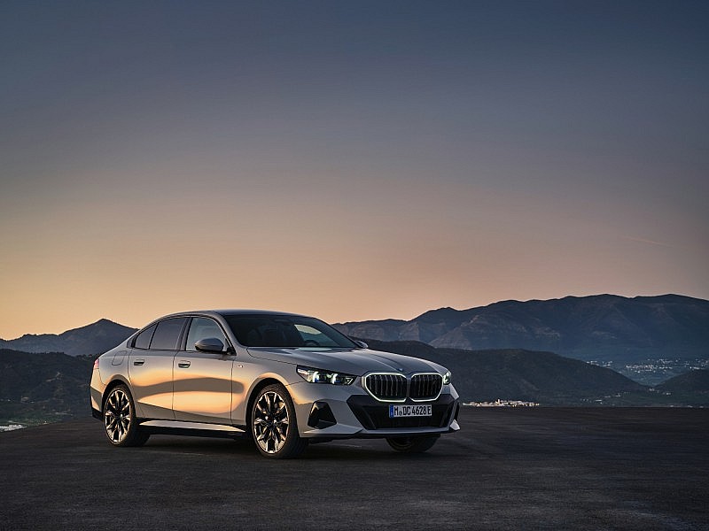 BMW 5 Series hoàn toàn mới chính thức được ra mắt tại Việt Nam