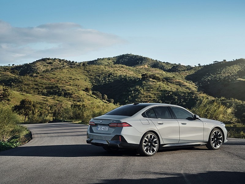 BMW 5 Series hoàn toàn mới chính thức được ra mắt tại Việt Nam