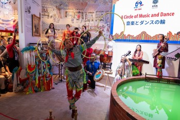 Múa vòng thổ dân Mỹ hòa quyện âm nhạc truyền thống Việt Nam tại EXPO 2025