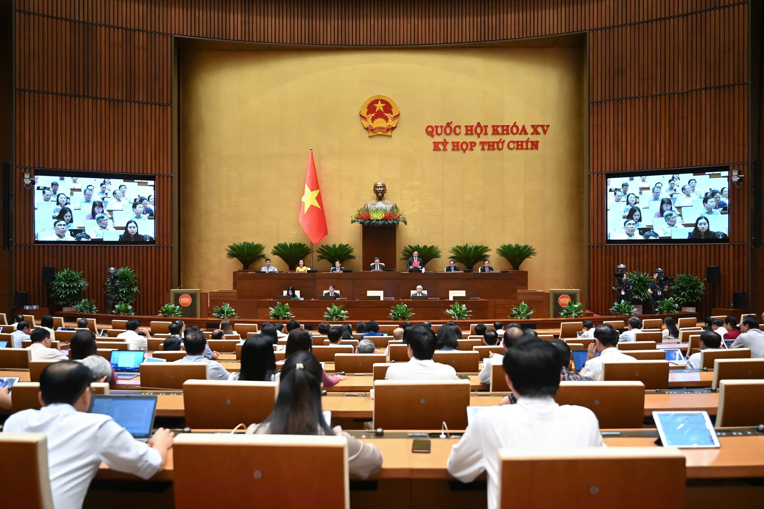 Các đại biểu tham dự phiên họp Quốc hội. 