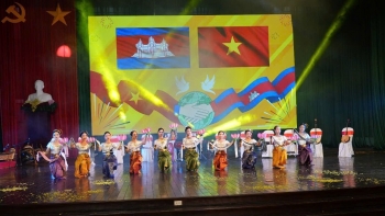 ban hoa ca sinh dong cua tinh huu nghi lang gieng viet nam campuchia