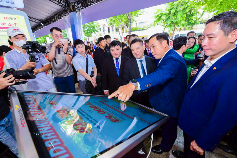 hdbank thuc day tai chinh tron doi bang he sinh thai tai chinh so toan dien