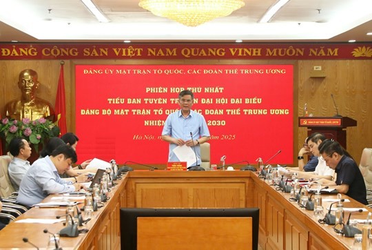 Quang cảnh phiên họp