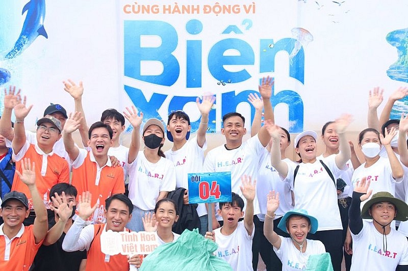 Gần 10.000 người vingroup và tình nguyện viên ra quân làm sạch bờ biển tại 28 tỉnh, thành phố Gần 10.000 người vingroup và tình nguyện viên ra quân làm sạch bờ biển tại 28 tỉnh, thành phố