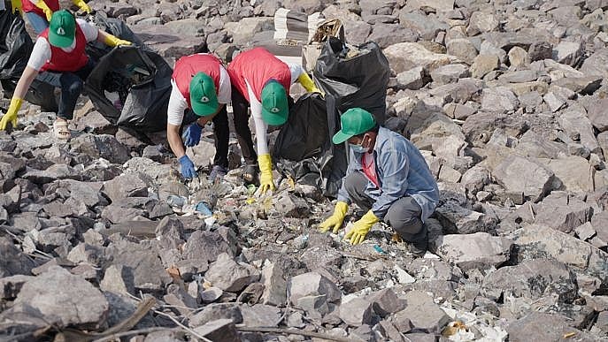 Gần 10.000 người vingroup và tình nguyện viên ra quân làm sạch bờ biển tại 28 tỉnh, thành phố Gần 10.000 người vingroup và tình nguyện viên ra quân làm sạch bờ biển tại 28 tỉnh, thành phố