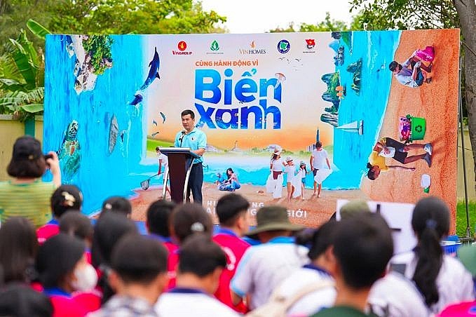 Gần 10.000 người vingroup và tình nguyện viên ra quân làm sạch bờ biển tại 28 tỉnh, thành phố Gần 10.000 người vingroup và tình nguyện viên ra quân làm sạch bờ biển tại 28 tỉnh, thành phố