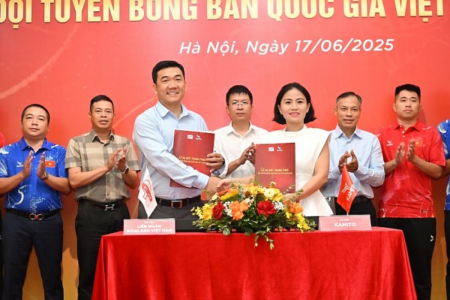Trang phục hoa sen của Kamito sẽ đồng hành cùng đội tuyển bóng bàn quốc gia