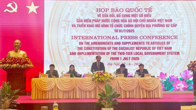 Họp báo quốc tế về sửa đổi, bổ sung Hiến pháp và triển khai mô hình tổ chức chính quyền địa phương 2 cấp