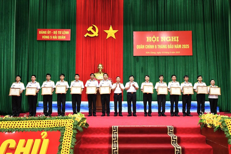 6 tháng cuối năm 2025: Vùng 5 Hải quân tập trung huấn luyện, sẵn sàng chiến đấu, giữ vững chủ quyền biển đảo