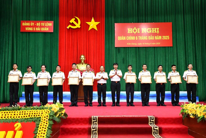 6 tháng cuối năm 2025: Vùng 5 Hải quân tập trung huấn luyện, sẵn sàng chiến đấu, giữ vững chủ quyền biển đảo