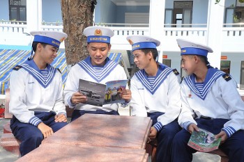 Báo chí - Người bạn đồng hành cùng Vùng 5 Hải quân