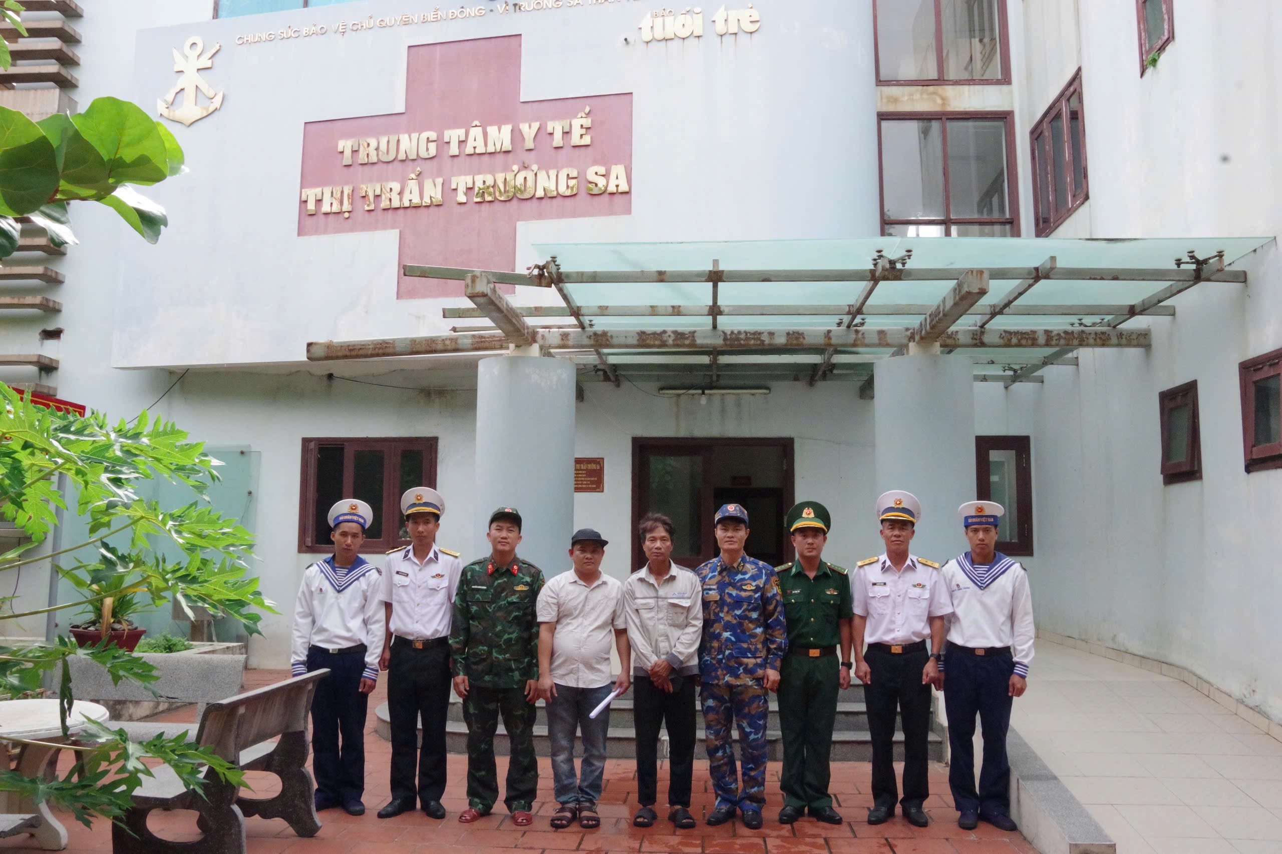 Quân y Đảo Trường Sa cứu chữa kịp thời ngư dân gặp nạn trên biển