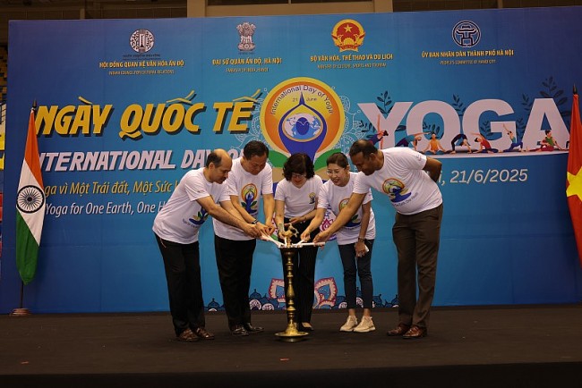 1.000 người tham gia đồng diễn Ngày Yoga quốc tế 2025 tại Hà Nội
