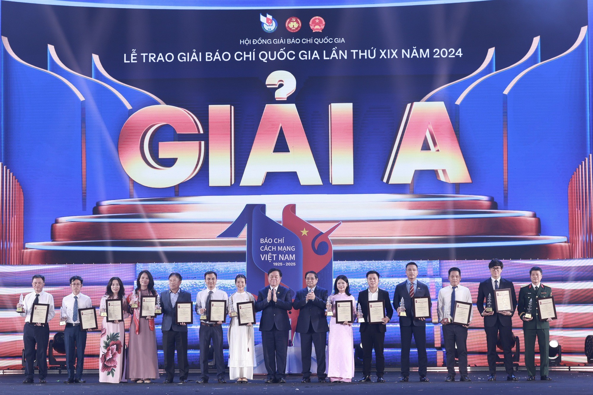 “Thép trong Bút, Lửa trong Tim”: Tôn vinh những người làm báo chân chính
