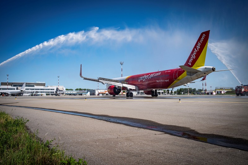 Máy bay Vietjet được chào mừng tại sân bay Khabarovsk.