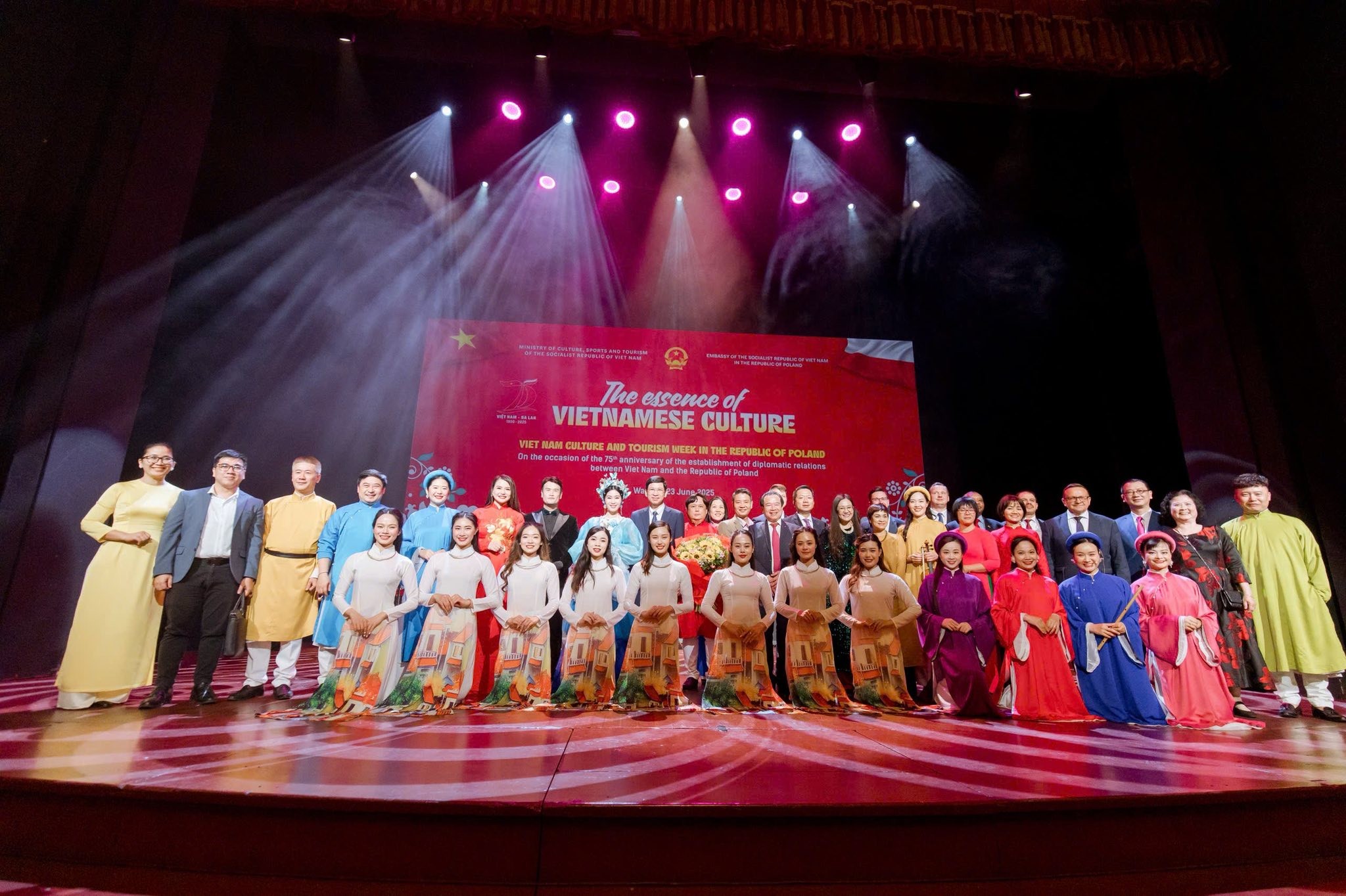 Chương trình nghệ thuật đặc biệt kỷ niệm 75 năm thiết lập quan hệ ngoại giao Việt Nam – Ba Lan