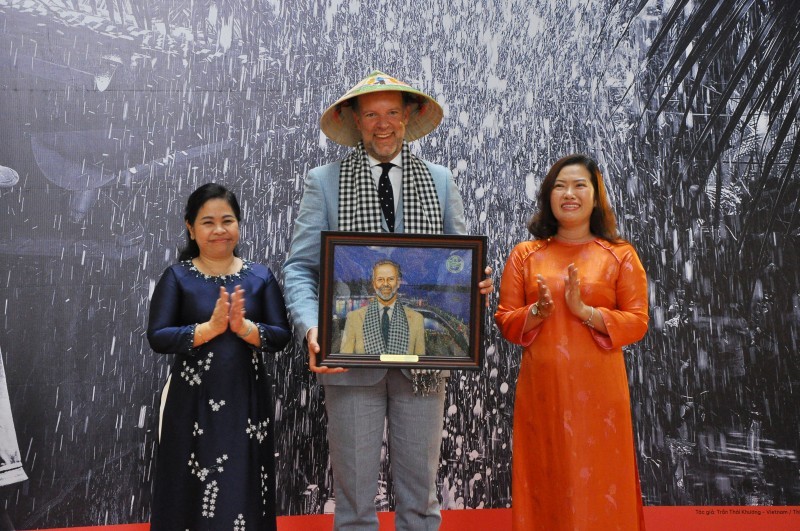 Khai mạc triển lãm ảnh chủ đề “Những khung hình về biến đổi khí hậu” tại Cần Thơ