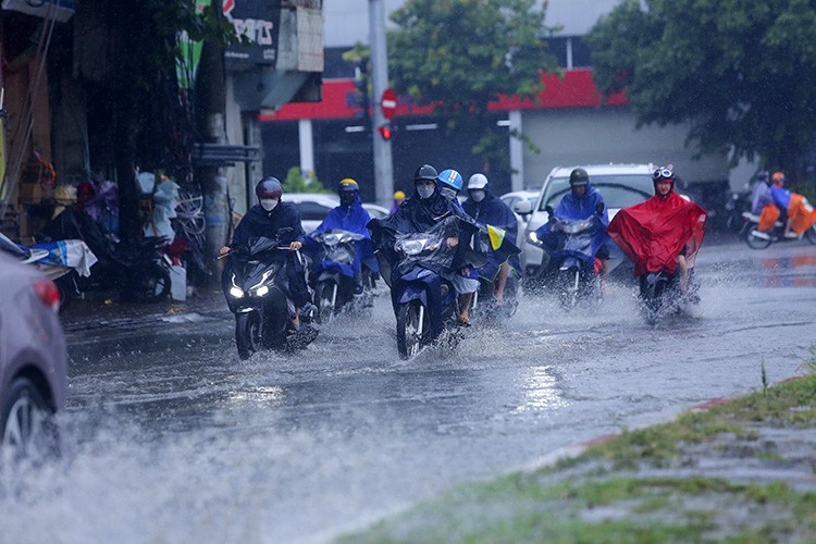 Thời tiết hôm nay (26/6): Hà Nội mưa rào và dông